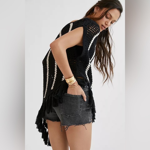 New without tag Anthropologie crochet poncho top - Picture 3 of 7